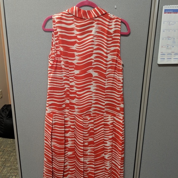 Sleeveless dress - Picture 2 of 3